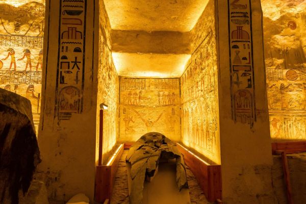 Un sarcophage de 2 000 ans ouvre la fenêtre sur des funérailles inattendues