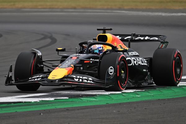 GP de Grande-Bretagne 2025 : Max Verstappen s'offre une 44e pole position surprise sur les terres de Lewis Hamilton