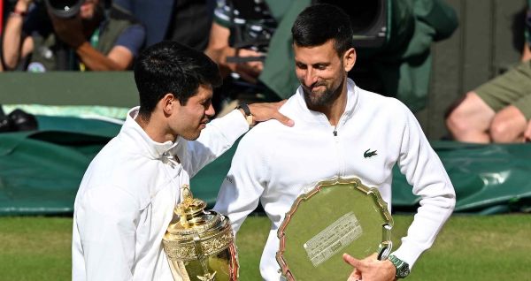Carlos Alcaraz, sur sa relation avec Djokovic : « Je ne parle pas de tennis avec Novak. J'essaie d'apprendre des choses sur son jeu, mais toujours d'un point de vue extérieur »