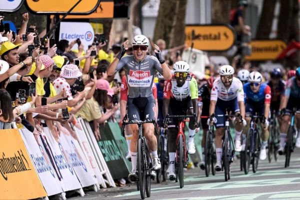 Tour de France - Jasper Philipsen premier maillot jaune,  Tadej Pogacar et Jonas Vingegaard engrangent