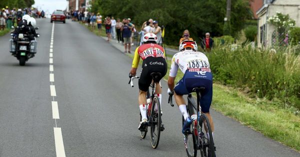Tour de France 2025. La chute spectaculaire de Benjamin Thomas et Mattéo Vercher, au duel pour le maillot à pois