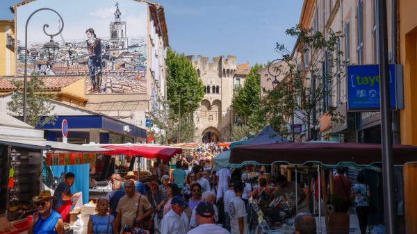 Un carrousel s'installe sur la place du Docteur-Joubert comme une porte d'entrée d'un marché repensé à Manosque