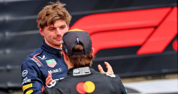 GP de Grande-Bretagne : Verstappen terrasse McLaren et s'empare de la pole dans le chaos de Silverstone.