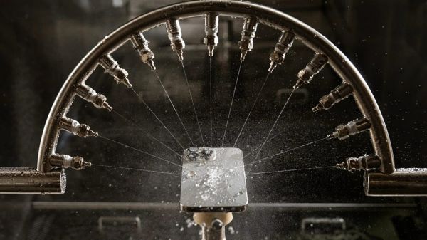Apple torture 10 000 iPhone avant chaque lancement : les images