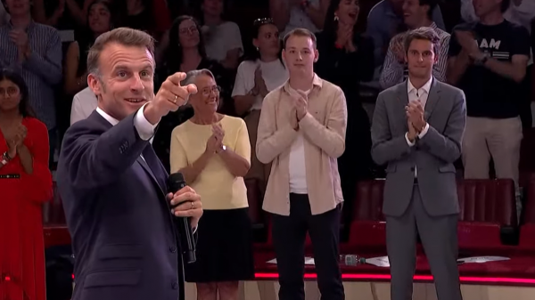 Emmanuel Macron s'invite aux 10 ans des Jeunes en Marche et adresse des mises en garde à son camp