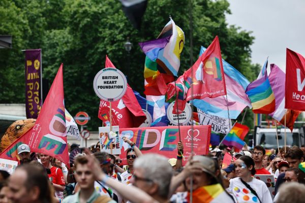 A Londres, une marche des fiertés pour défendre une communauté trans "bouc émissaire"