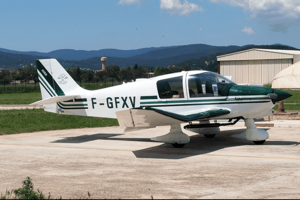 Un pilote décédé dans le crash d'un avion de tourisme sur une salle des fêtes, à Cerisé, dans l'Orne