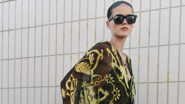 Soldes Zara : cette robe qui affine la silhouette et ne tient pas chaud est notre to-go shopping de l'été