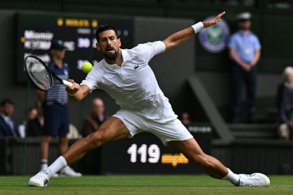 Djokovic donne une leçon à Kecmanovic et remporte son 100e match à Wimbledon