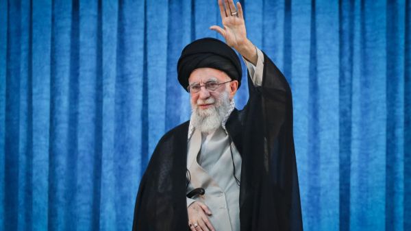 Iran: le guide suprême Ali Khamenei apparaît en public pour la première fois depuis le cessez-le-feu avec Israël