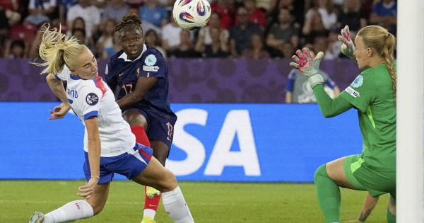 Euro féminin. Les Bleues se font peur mais frappent un grand coup contre l'Angleterre pour leur entrée en lice