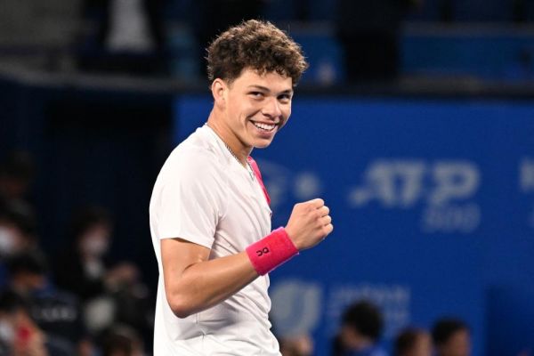 « Si quelqu'un peut décrocher quelques jours de congés pour ma sœur, ça serait génial ! », la réaction pleine d'humour de Shelton après s'être qualifié en huitièmes de finale à Wimbledon