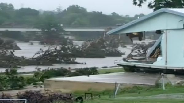 Inondations au Texas : un bilan dramatique et de nombreux enfants portés disparus