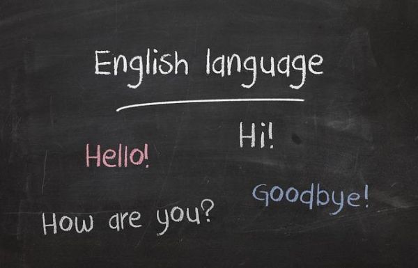 Apprendre une langue étrangère en 2025 : les Français restent attachés à l'humain, malgré l'essor de l'IA