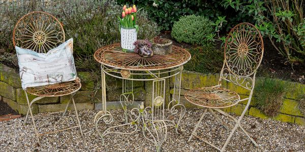 Comment entretenir et limiter la rouille sur du mobilier de jardin en métal ?