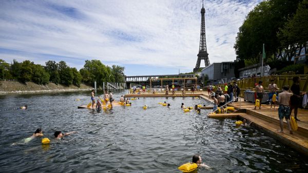 "30 ans que j'attends ça!": À Paris, premières baignades dans la Seine sous étroite surveillance