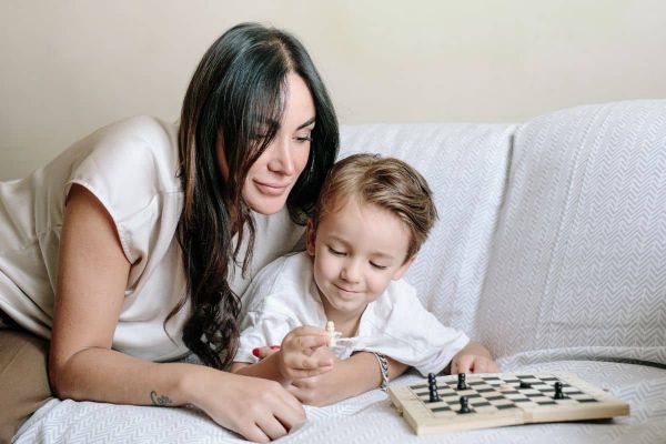 Les mères qui choisissent ce comportement quotidien verraient leurs enfants développer une intelligence au-dessus de la moyenne