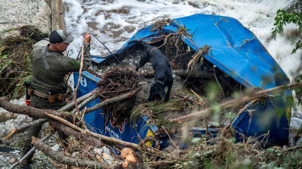 Inondations au Texas : le bilan grimpe à 50 morts, toujours 27 enfants disparus