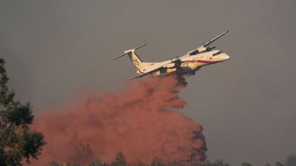 Lutte contre les incendies : la France joue-t-elle avec le feu en tardant à renouveler sa flotte de bombardiers d'eau ?