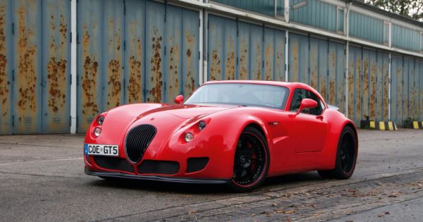 Wiesmann MF5, la drôle de bestiole collée à la route