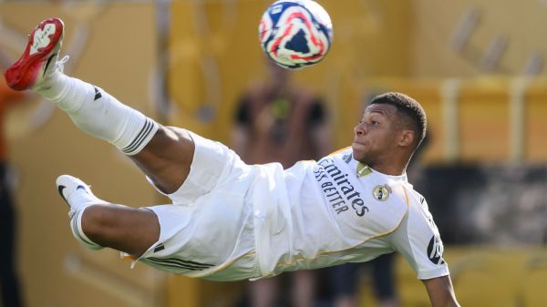Real-Dortmund: le sublime ciseau acrobatique de Mbappé dédié à Diogo Jota