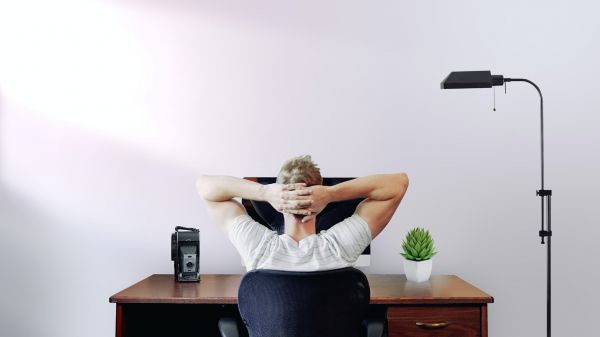 "On aime avoir les gens autour de soi pour les surveiller": pourquoi subitement toutes les entreprises semblent vouloir supprimer le télétravail