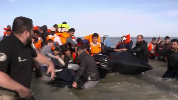 Manche : un canot de migrants lacéré par des gendarmes