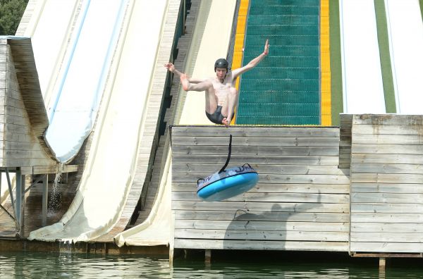 "J'ai fait un plat dans l'eau et bu la tasse": on a testé l'attraction aquatique "Water jump", un concept unique dans le Var