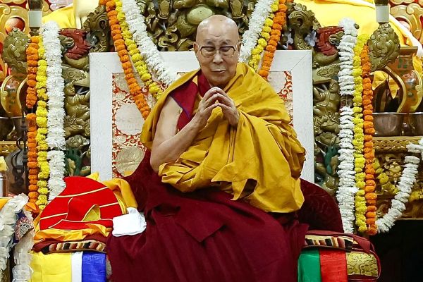 « Je ne suis qu'un simple moine bouddhiste » : le Dalaï Lama a fêté ce dimanche son 90e anniversaire