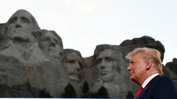 "Il en rêve" : Donald Trump verra-t-il son visage sculpté dans la pierre du mont Rushmore ?