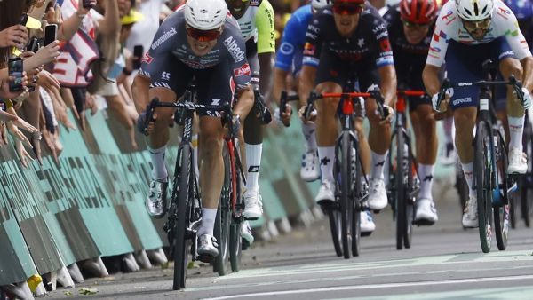 Tour de France : "Ce sont les meilleures audiences depuis 2000"... Déjà un chiffre fou dès la première étape, plus d'un million de spectateurs au bord des routes samedi !