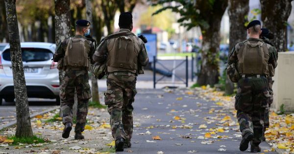 Saint-Étienne. Trois militaires hors service agressés au couteau, l'assaillant en fuite