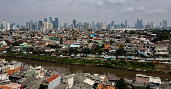 Des minilogements face à la pénurie en Indonésie, une "légalisation de l'exiguïté extrême”