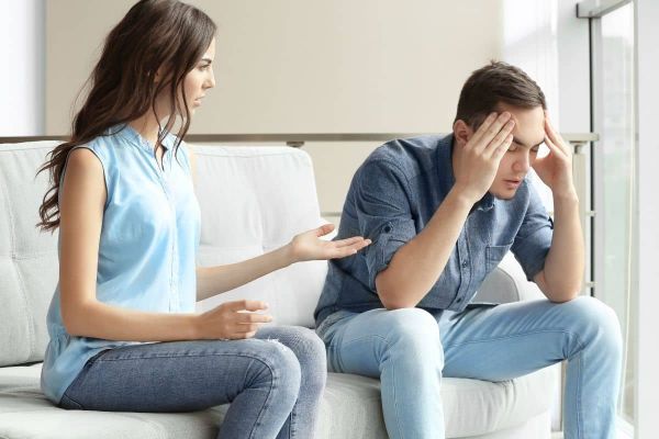 Si vous entendez souvent cette phrase, votre couple pourrait être au bord d'une crise silencieuse bien plus grave qu'elle n'en a l'air