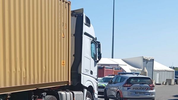 Essonne : un conducteur de poids lourd arrêté en flagrant délit avec des Toyota volées dans sa remorque