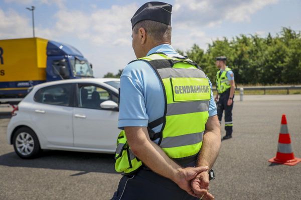 Sécurité routière dans le 64 : plus de 40 infractions constatées pour les premiers grands départs