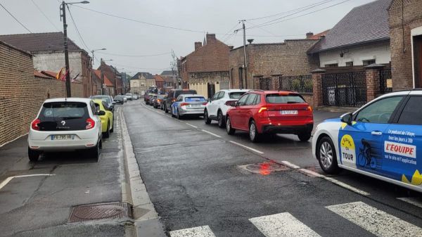 Tour de France 2025: la météo fait des siennes avant la 2e étape, le départ décalé