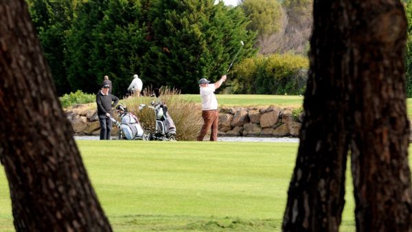 "On a une épée de Damoclès au-dessus de la tête" : comment les golfs du Biterrois gèrent la période de canicule ?