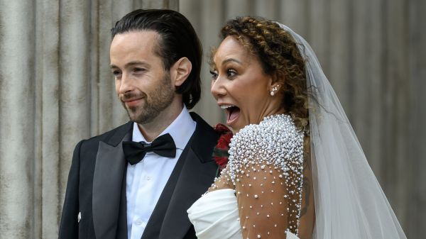 Robe sirène, broderie, et mari en kilt : Mel B, la star des Spice Girls, s'est mariée