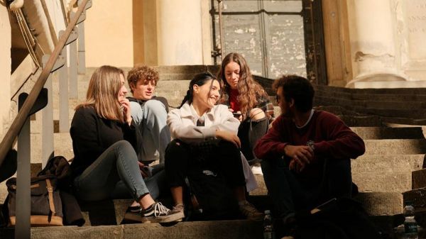 Pourquoi dit-on autant « du coup » ? Le langage d'une époque heurtée