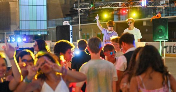 Photos. À Épinal, les jeunes se retrouvent à la patinoire pour le bal de promo