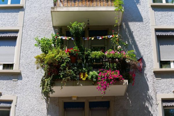 Habiter le dehors: l'art de transformer balcons et terrasses en cocons urbains