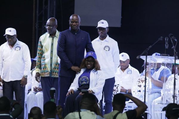 Gabon : le président Oligui Nguema fonde officiellement son parti, l'Union démocratique des bâtisseurs, à Libreville