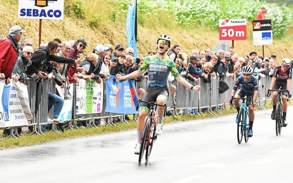 U17 : Pierre Riou détrône au sprint le champion sortant Enzo Kerneis