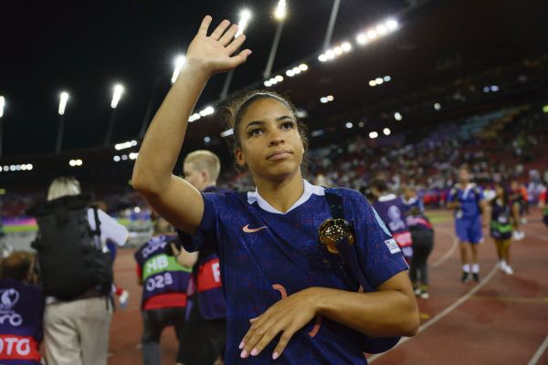 Delphine Cascarino, désignée joueuse du match pour la première victoire des Bleues à l'Euro 2025