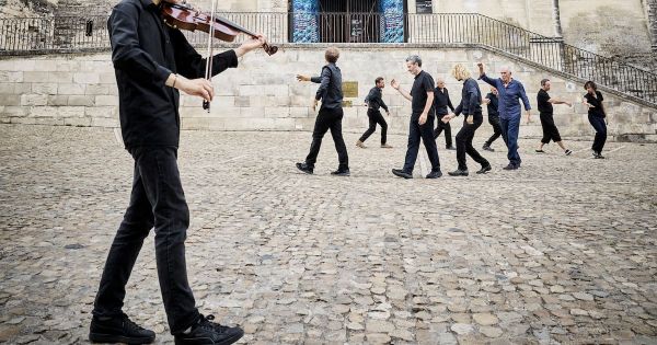 Festival d'Avignon : «They Always Come Back» de Bouchra Ouizguen, une micro-utopie prend parvis