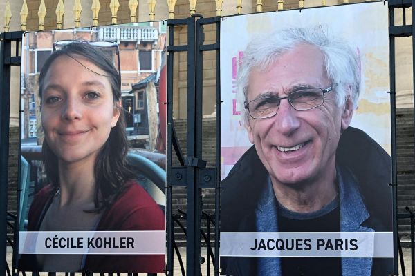 « Ils ignorent eux-mêmes leur lieu de détention » : les soutiens des otages français en Iran se mobilisent à Paris