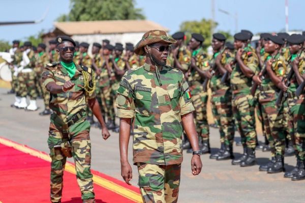 Vaste remaniement dans l'armée !