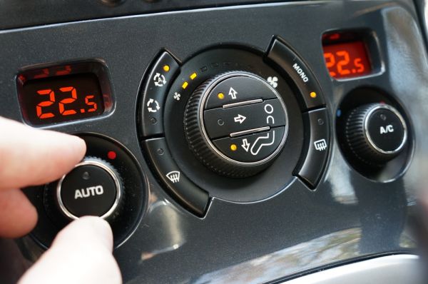 Climatisation en voiture : des astuces pour voyager sans exploser la consommation de carburant