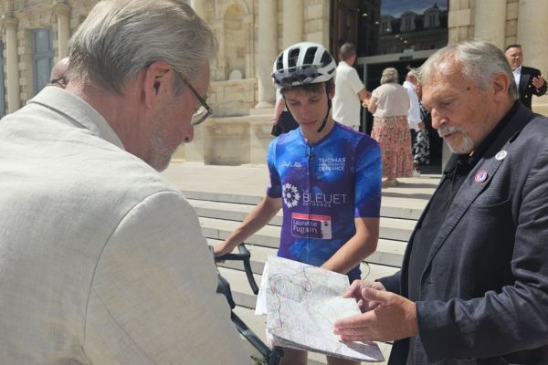 Ce jeune étudiant fait le tour de la France à vélo, il pédale pour des bonnes causes
